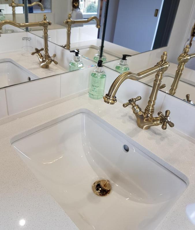 Small King with Ensuite  image 4