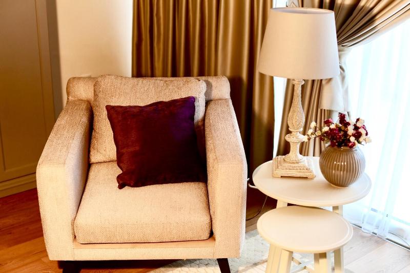 Deluxe King Suite image 4