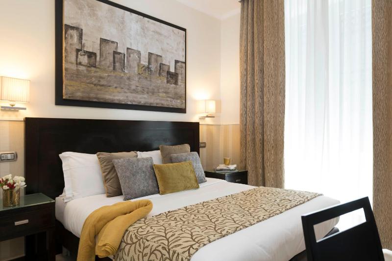 Double or Twin Room image 3