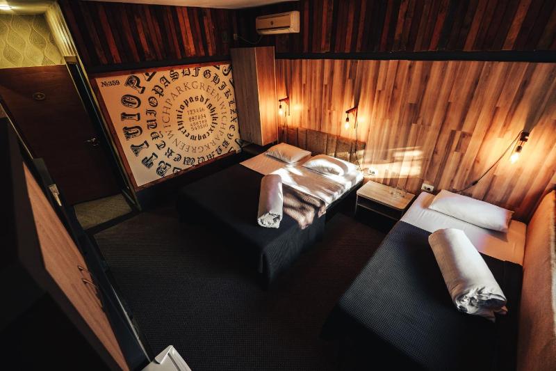Standard Triple Room image 2