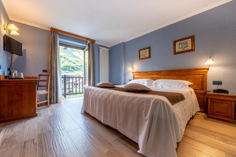 Double or Twin Room with Balcony image 2