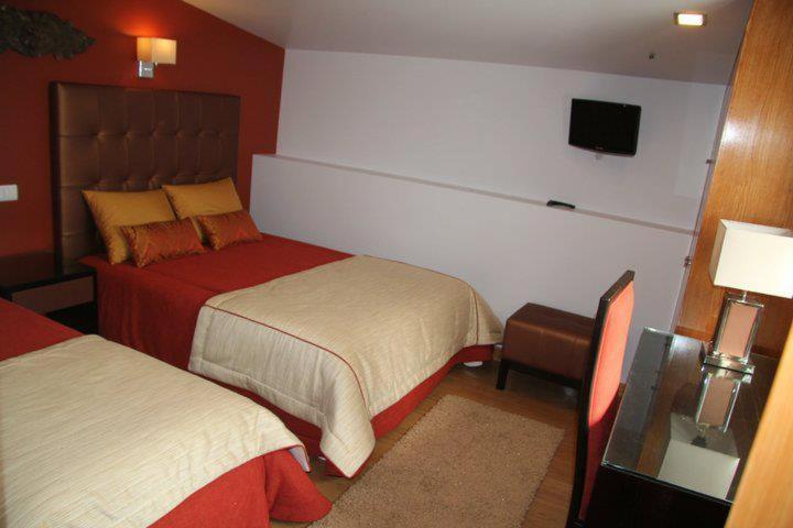 Double Room with Extra Bed image 1