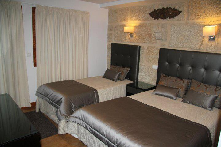 Double Room with Extra Bed image 3