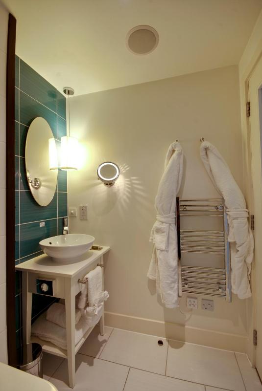 Premium Double Room image 2