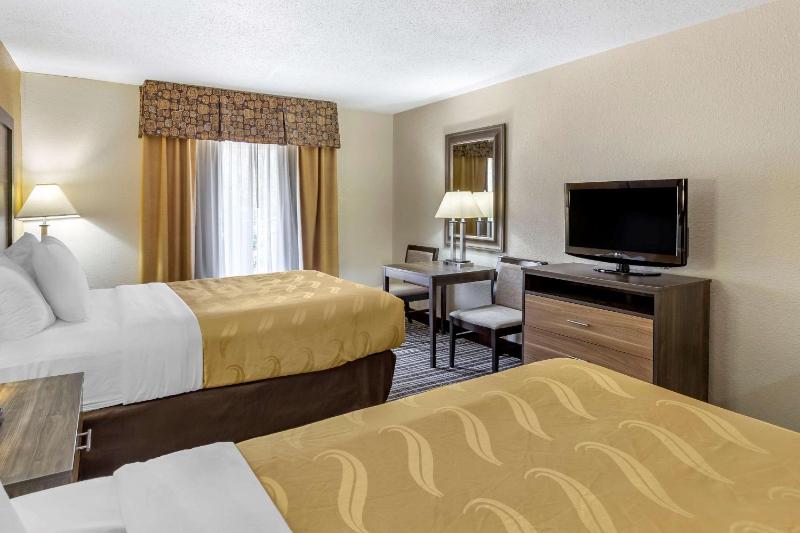 Double Room with Two Double Beds - Smoking image 4
