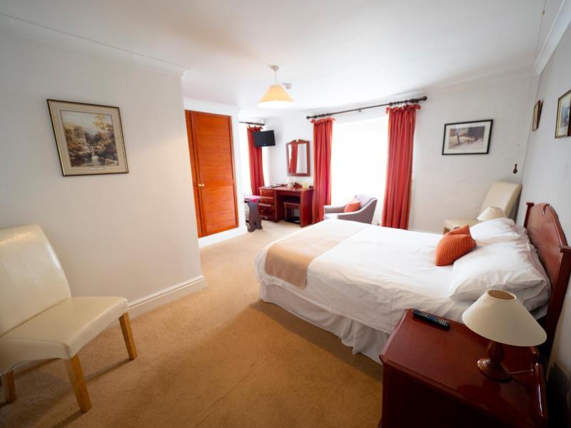 Double Room with Private Bathroom image 3