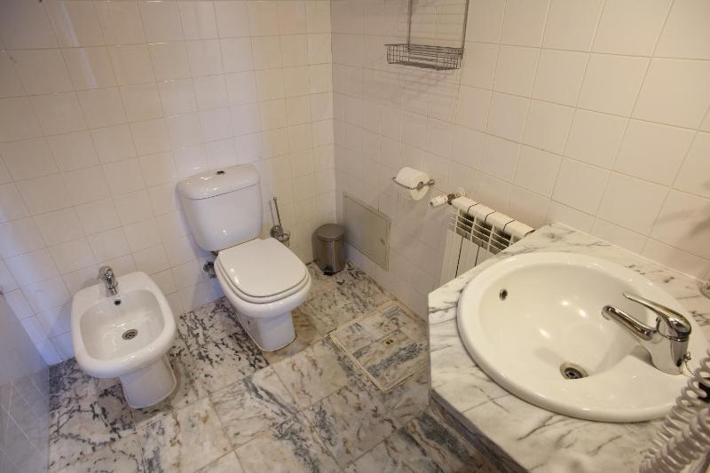 Two-Bedroom Apartment (4 Adults) image 3