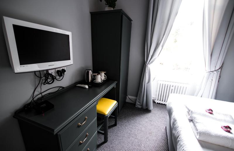 Small Double Room image 3