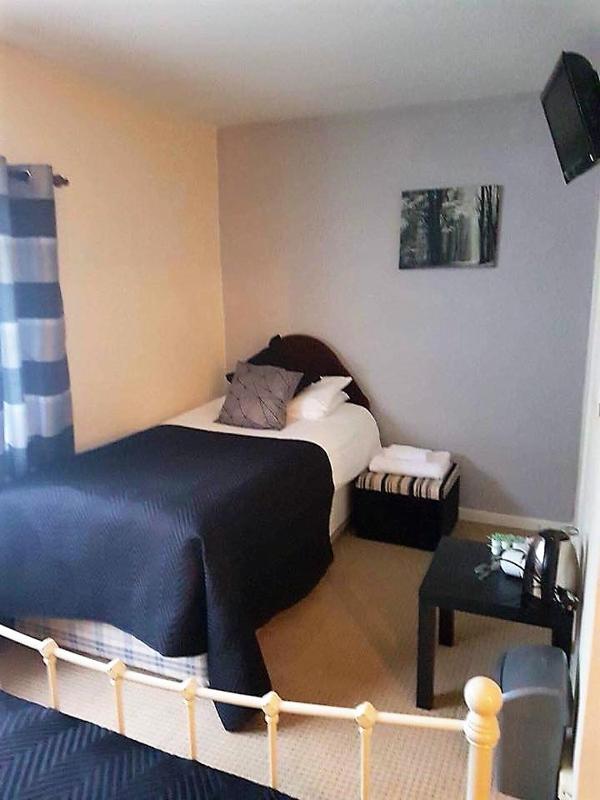 Budget Triple Room image 3