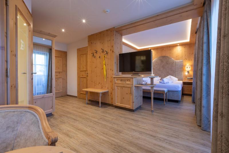 Double Room with Mountain View image 1