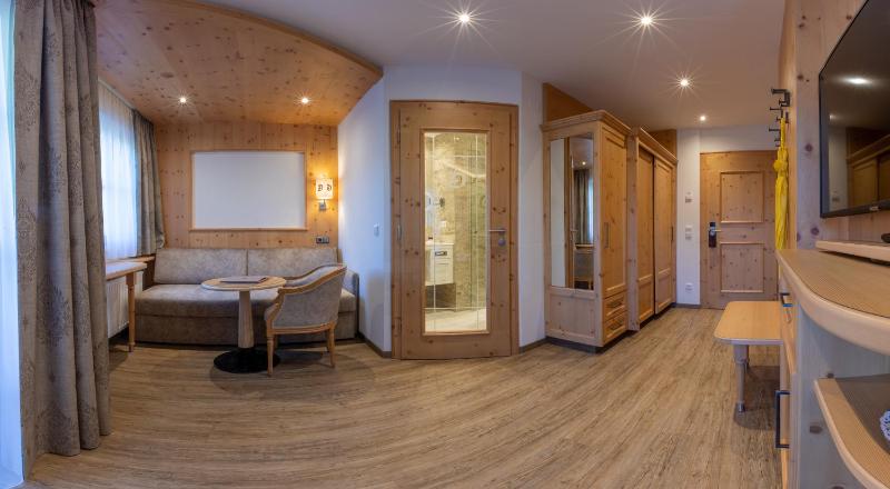 Double Room with Mountain View image 3