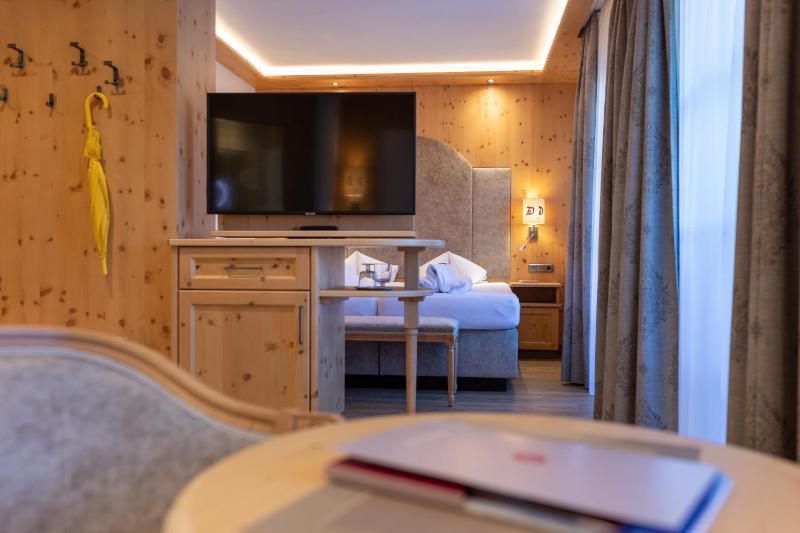 Double Room with Mountain View image 2