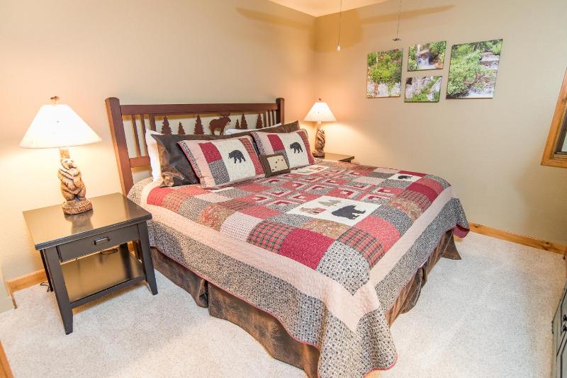 Riverbend Snowflake Lift Condo: Ski-In Ski-Out - image 15