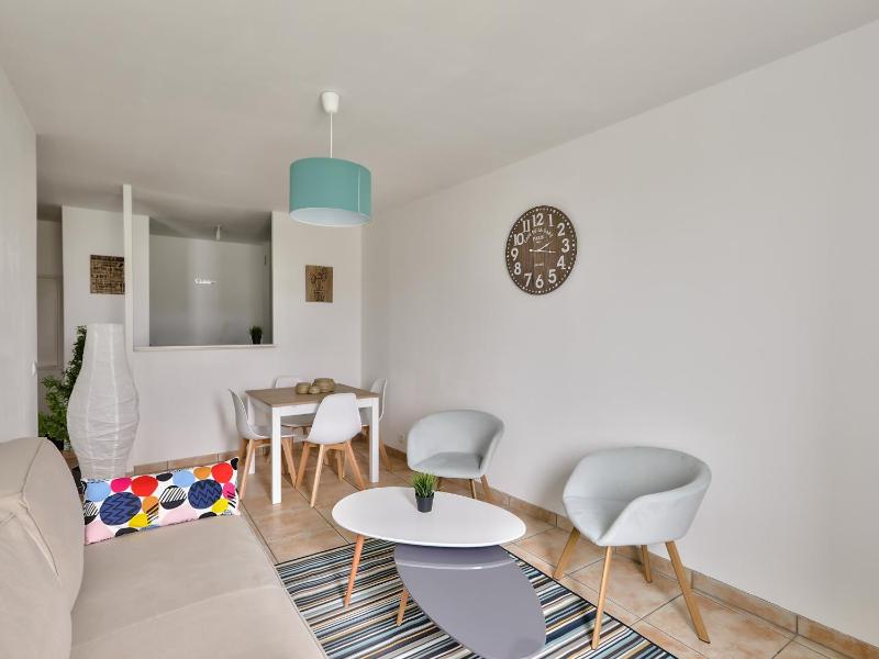 One-Bedroom Apartment image 2