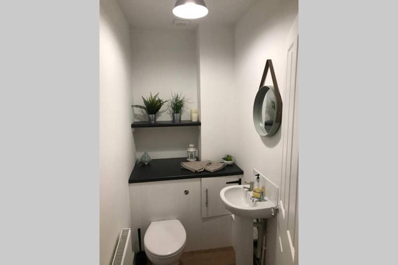 One-Bedroom Apartment image 1