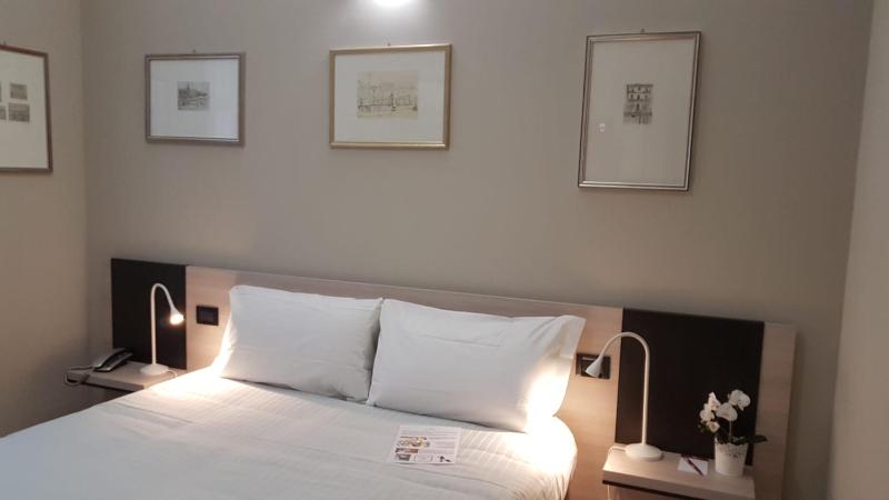 Double Room image 3