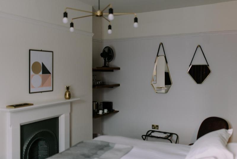 Deluxe Double Room with Shower image 2