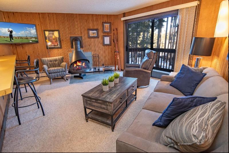 Peak 8 Village Getaway Condo: On Shuttle Route - image 1