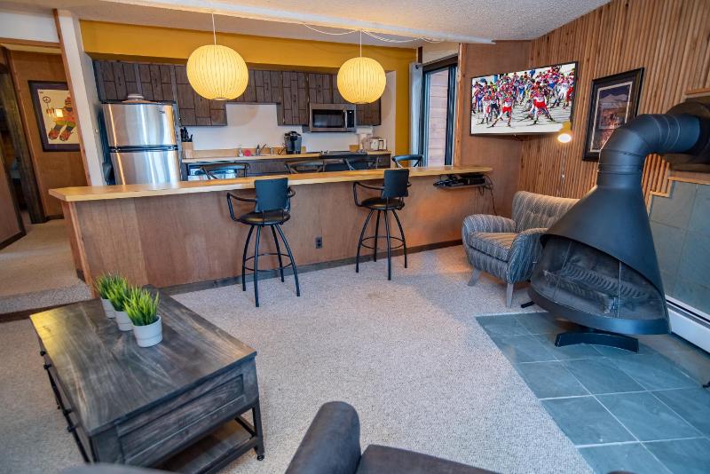 Peak 8 Village Getaway Condo: On Shuttle Route - image 17