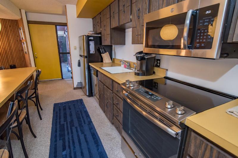 Peak 8 Village Getaway Condo: On Shuttle Route - image 10