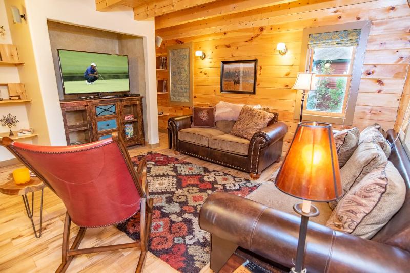Bear Creek Mining Lodge: Mountain Style Hot Tub - image 6