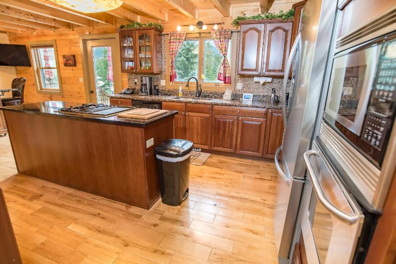 Bear Creek Mining Lodge: Mountain Style Hot Tub - image 19