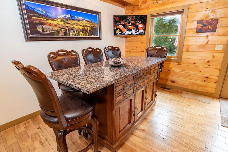 Bear Creek Mining Lodge: Mountain Style Hot Tub - image 13