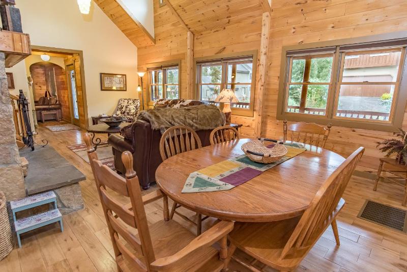 Bear Creek Mining Lodge: Mountain Style Hot Tub - image 2