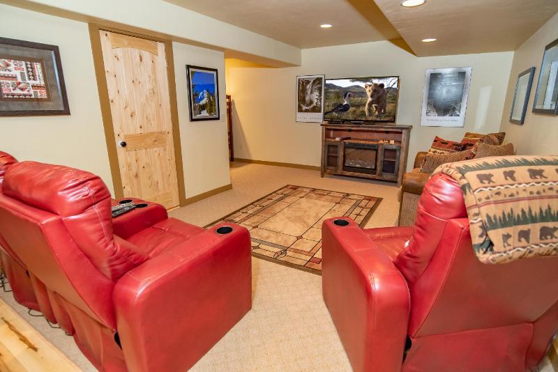 Bear Creek Mining Lodge: Mountain Style Hot Tub - image 9