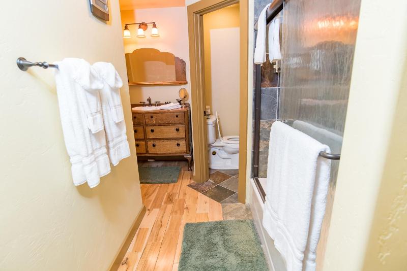Bear Creek Mining Lodge: Mountain Style Hot Tub - image 14