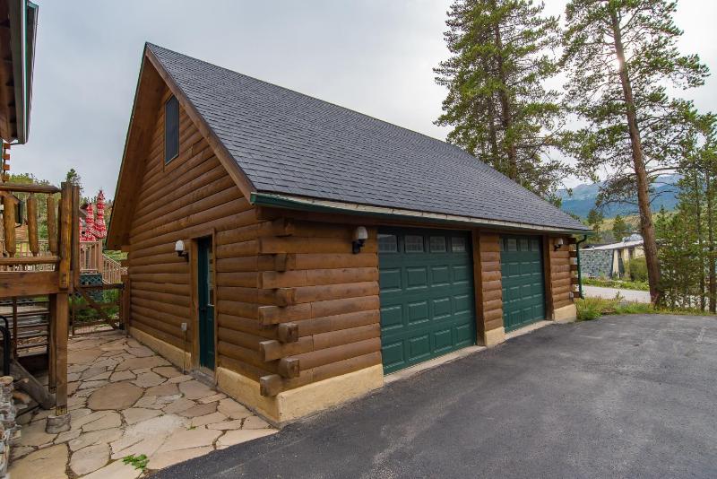 Bear Creek Mining Lodge: Mountain Style Hot Tub - image 12