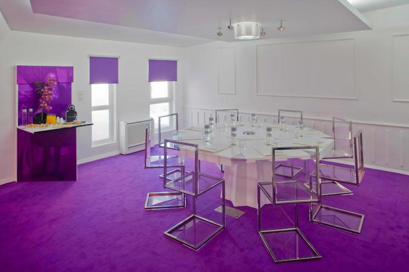 Internacional Design Hotel - image 8