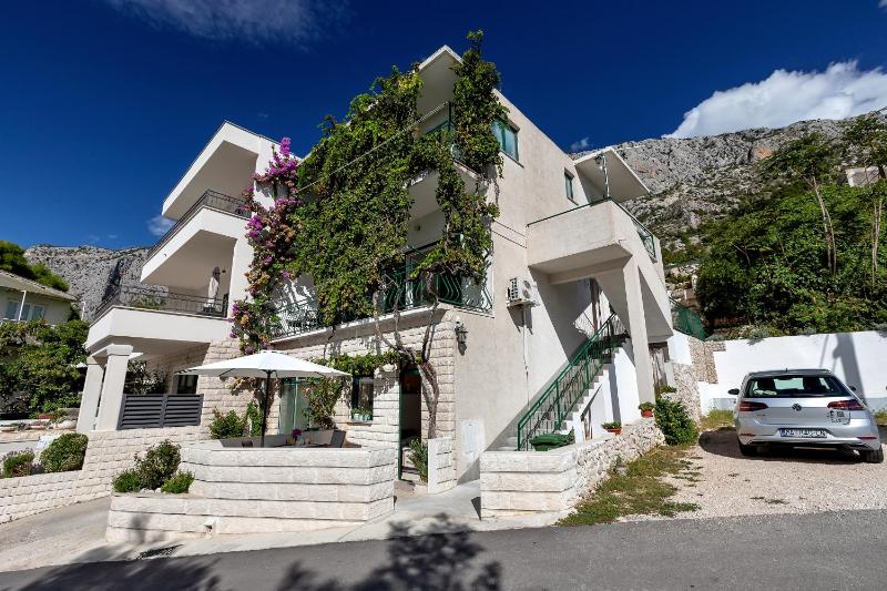 Apartment with Terrace image 3