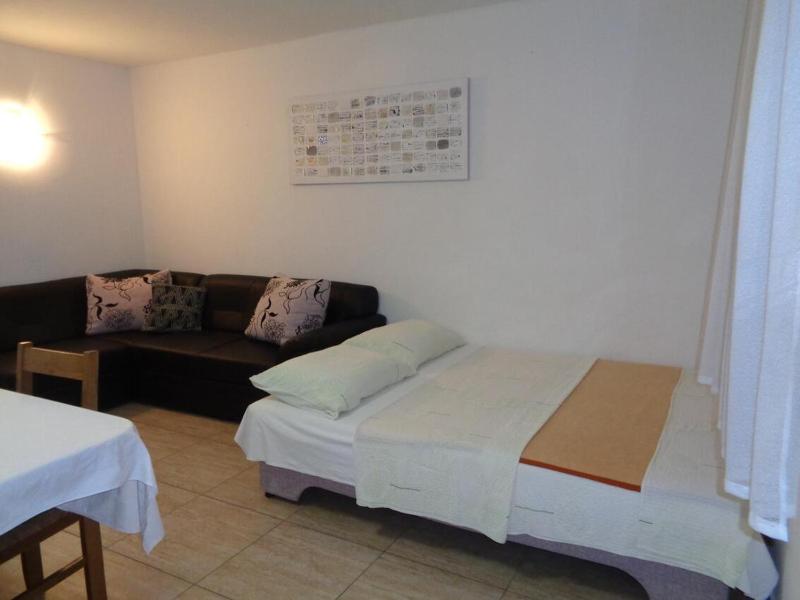 One-Bedroom Apartment with Terrace and Sea View image 2