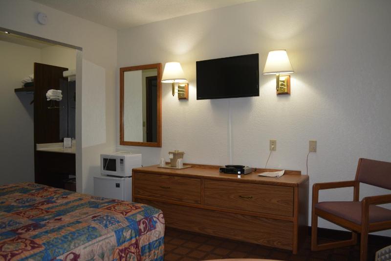 Queen Room - Non-Smoking image 3