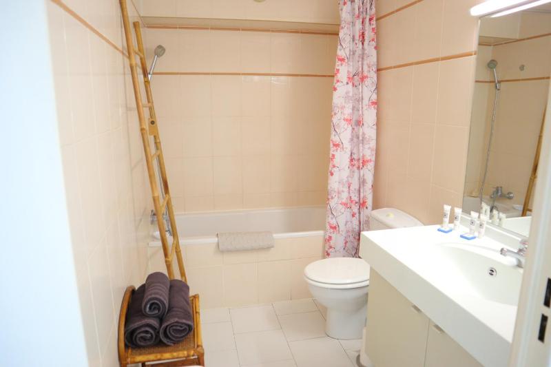 One-Bedroom Apartment image 3