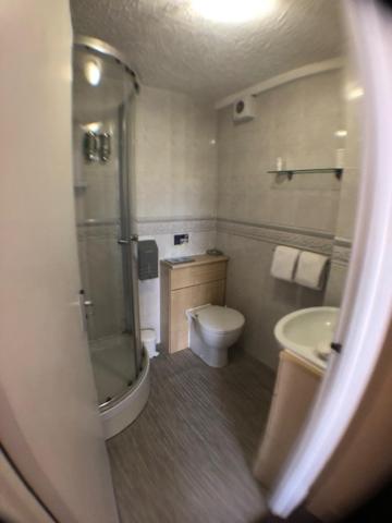 Double or Twin Room with Private Bathroom image 3