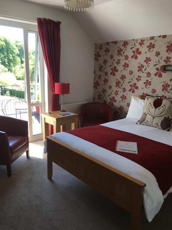 Deluxe Double Room with Balcony image 1