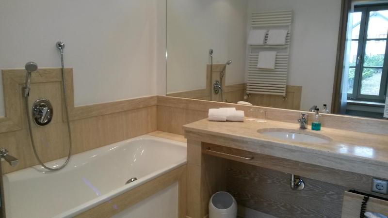 Double Room image 3