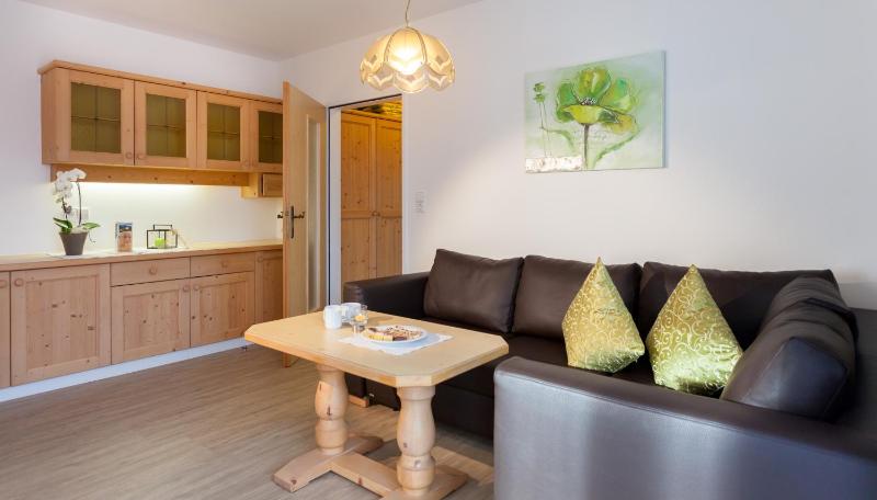 Family Two-Bedroom Apartment with View image 3