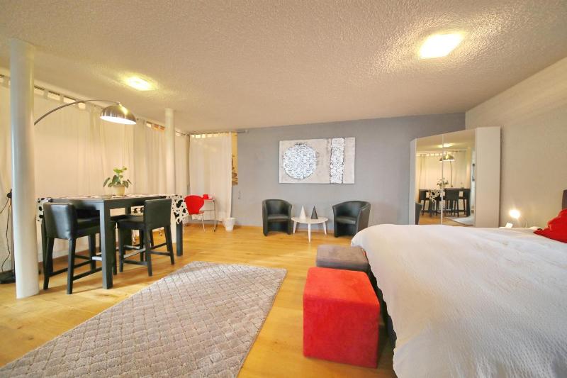 Loft with Garden and Lake View image 3