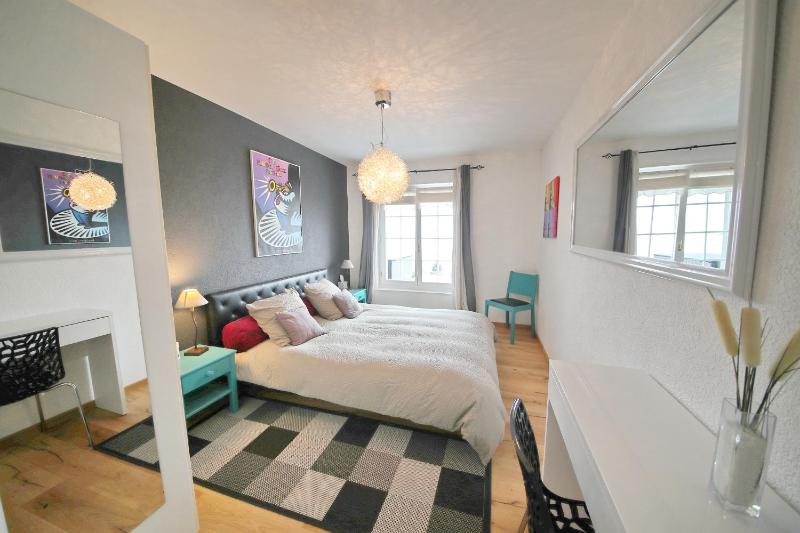 Riviera Beach | One-Bedroom Apartment with Garden and Lake View image 3