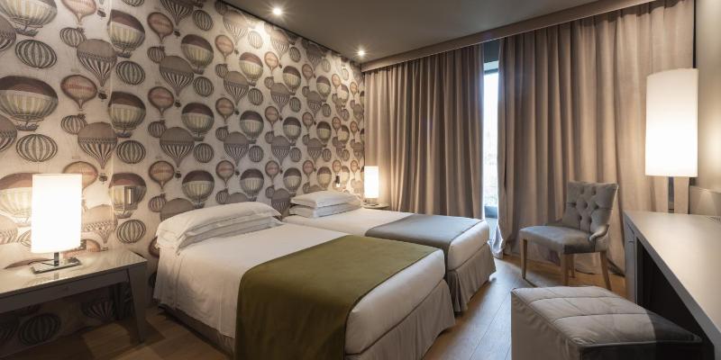 Twin Room image 3