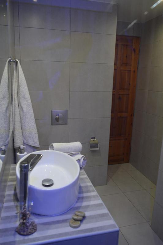 Classic Quadruple Room image 4