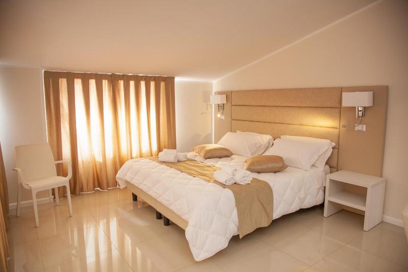 Deluxe Room image 3