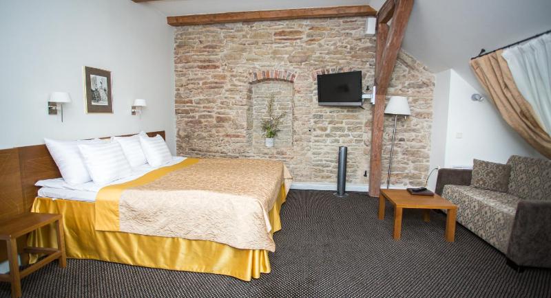 Deluxe Double or Twin Room with free visit to Sauna Center image 1