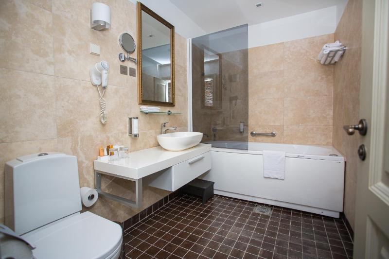 Deluxe Double or Twin Room with free visit to Sauna Center image 3