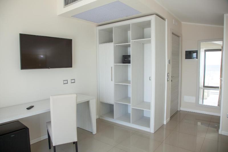 Deluxe Room image 4