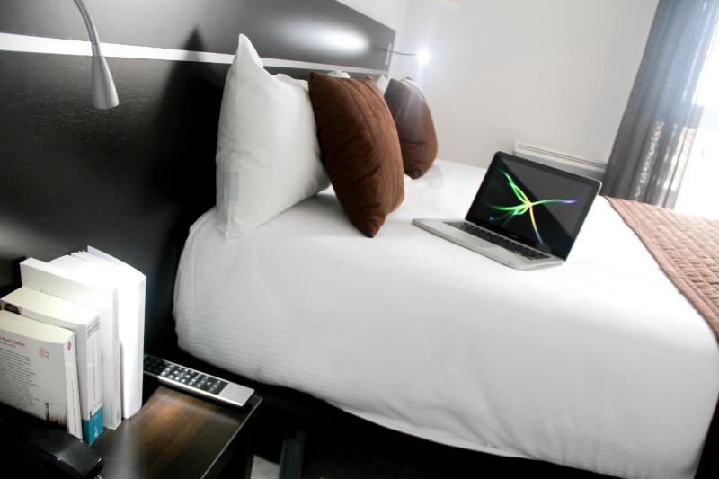 One-Bedroom Apartment image 4