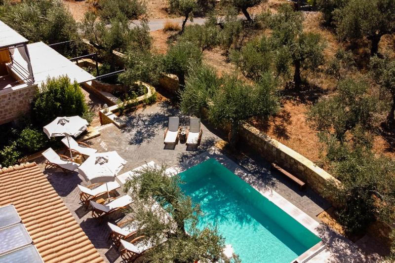 Junior Suite with Pool View image 3